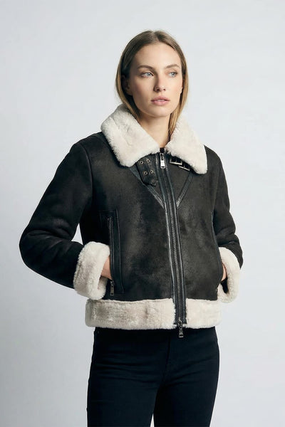 Nagel im Gold-Shearling-Stil