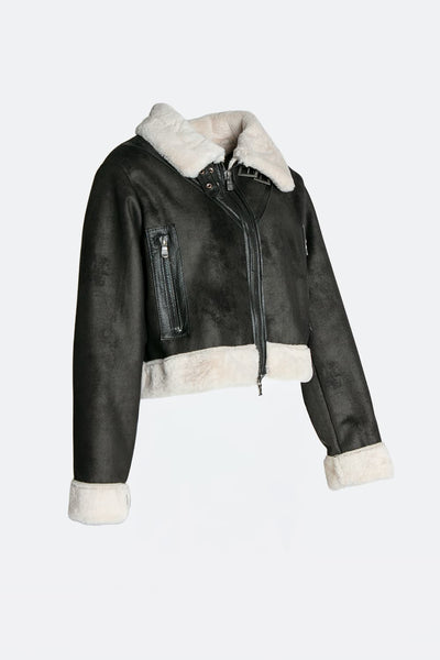 Nagel im Gold-Shearling-Stil